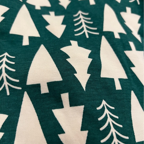 Hanna Andersson Adult Green Christmas Tree Pajamas Set, Size Medium - Picture 4 of 4